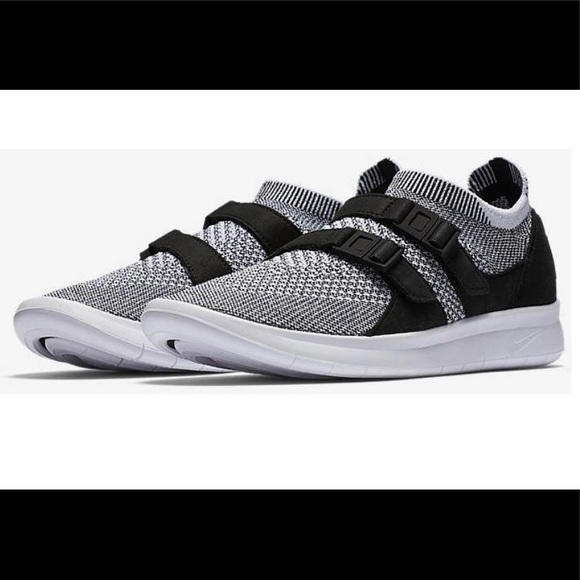 Nike Air Sockracer Flyknit - Picture 2 of 10